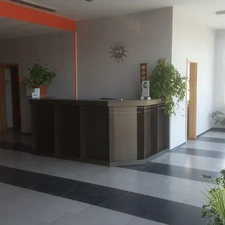 Seasons 2 Hotel *